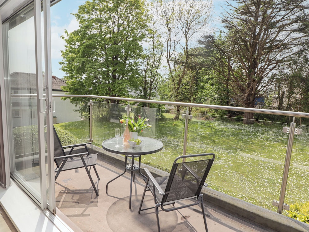 17 Coedrath Park