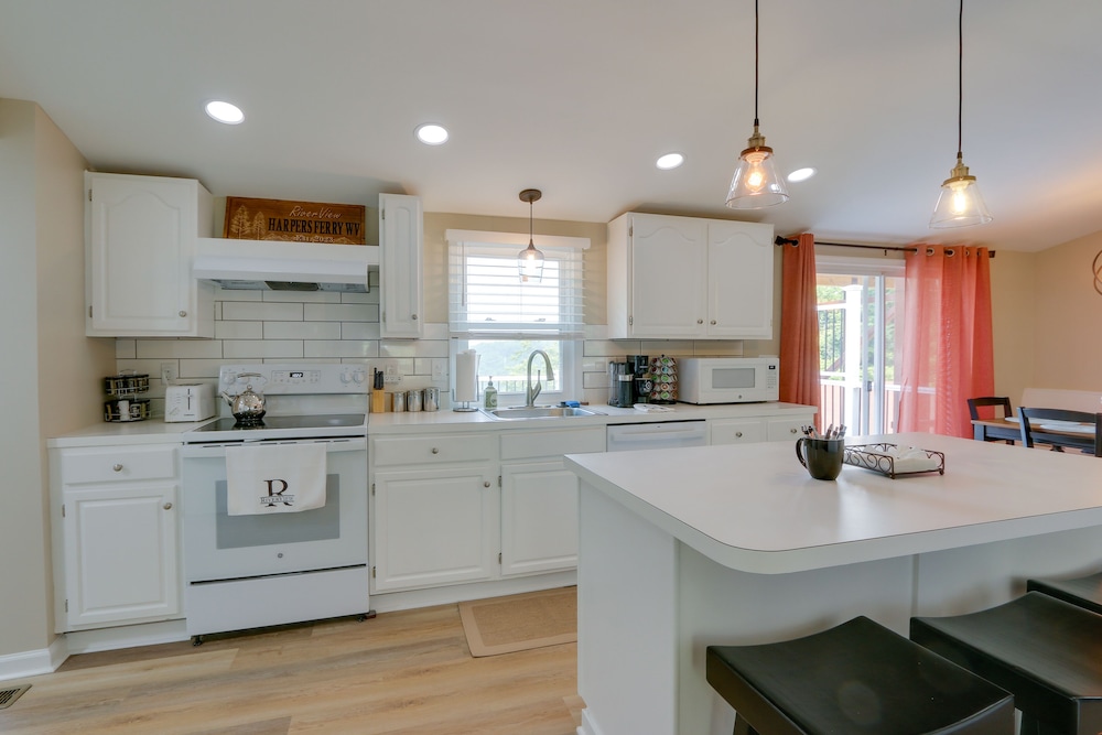 Harpers Ferry Home w/ Private Pool Hot Tub! - Property Image 22