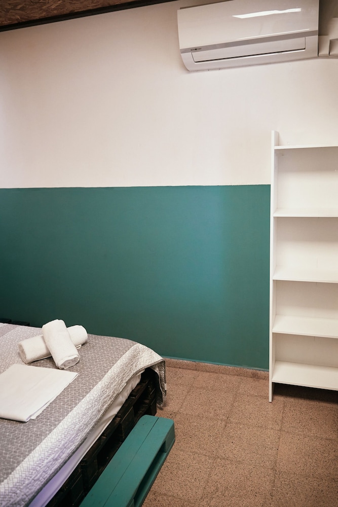 LOFT HOSTAL Group 100