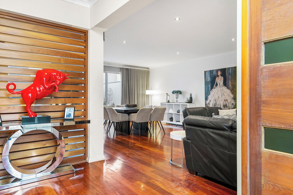 Walk to Beach Coastal Home in Coogee