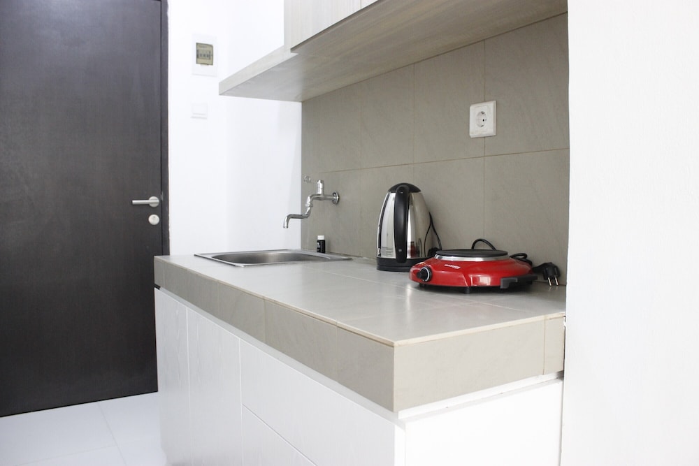 Stylish Studio Room Grand Asia Afrika Apartment By Travelio 5