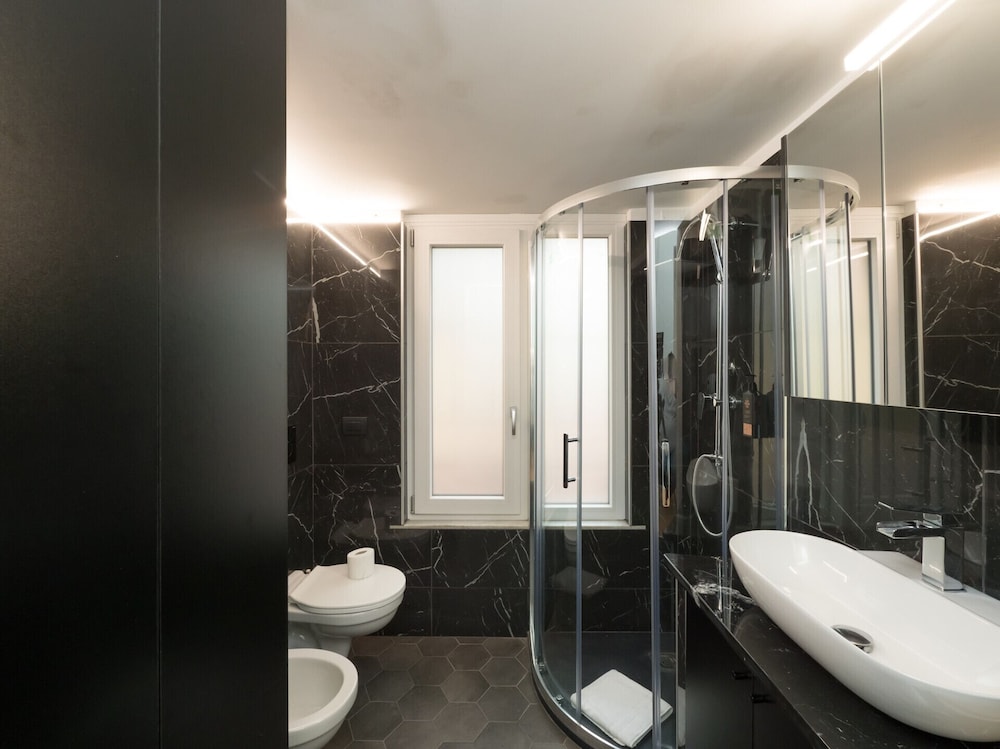 Isola-Garibaldi newly renovated 1 br by Rentopolis