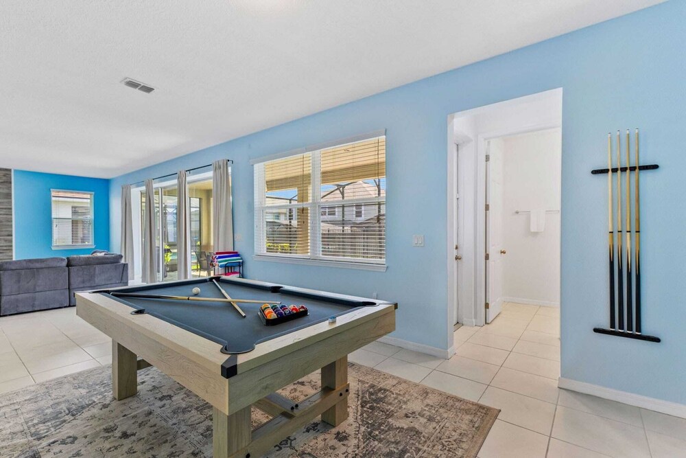 Minutes to Disney Parks + Universal Sleeps 21 w/ Pool, Hot Tub, Game Room