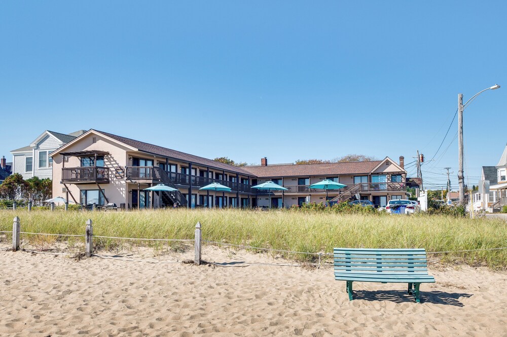 'beachfront 9' Condo on Old Orchard Beach