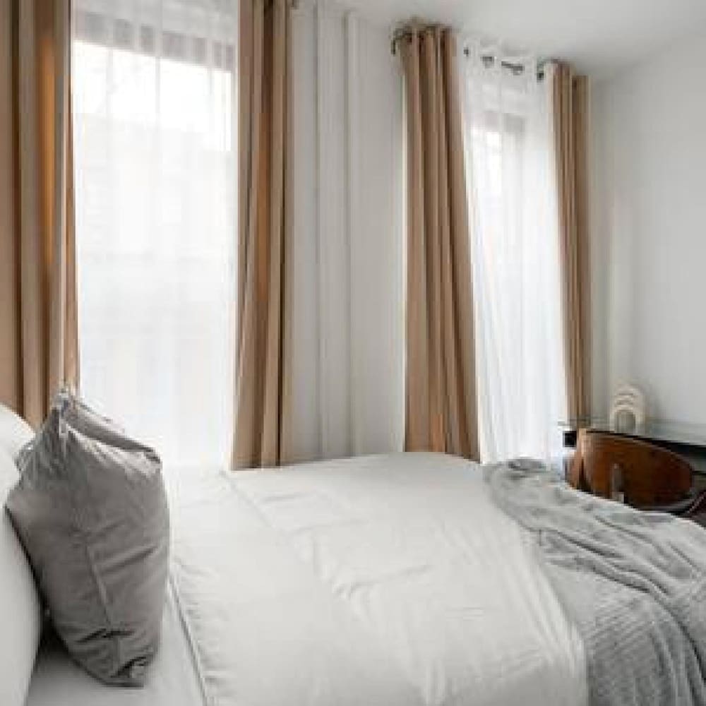91-2a Stylish 3BR 2bth With W D