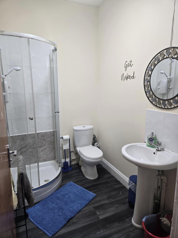2 Bed - Sleeps 6 - Private Balcony - City Centre