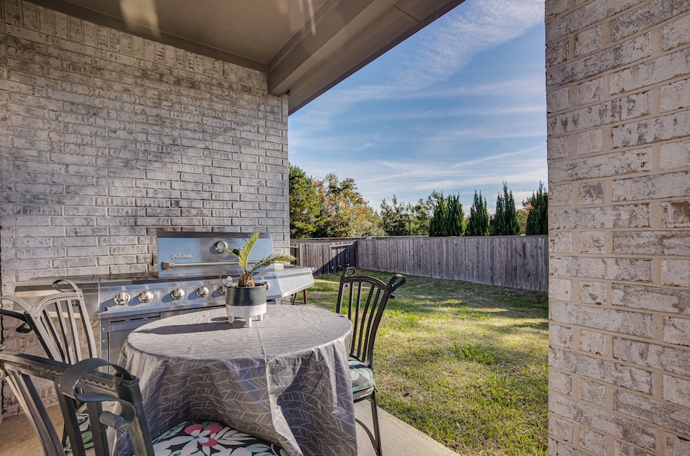 Texas Gem: Home Office Patio, Near Lake Houston - Property Image 9