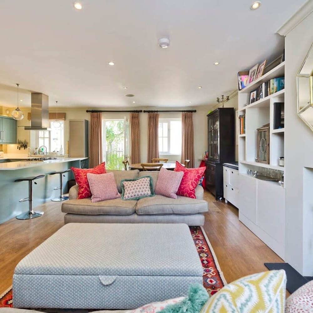 Delightful 3-bed Family Home Bayswater