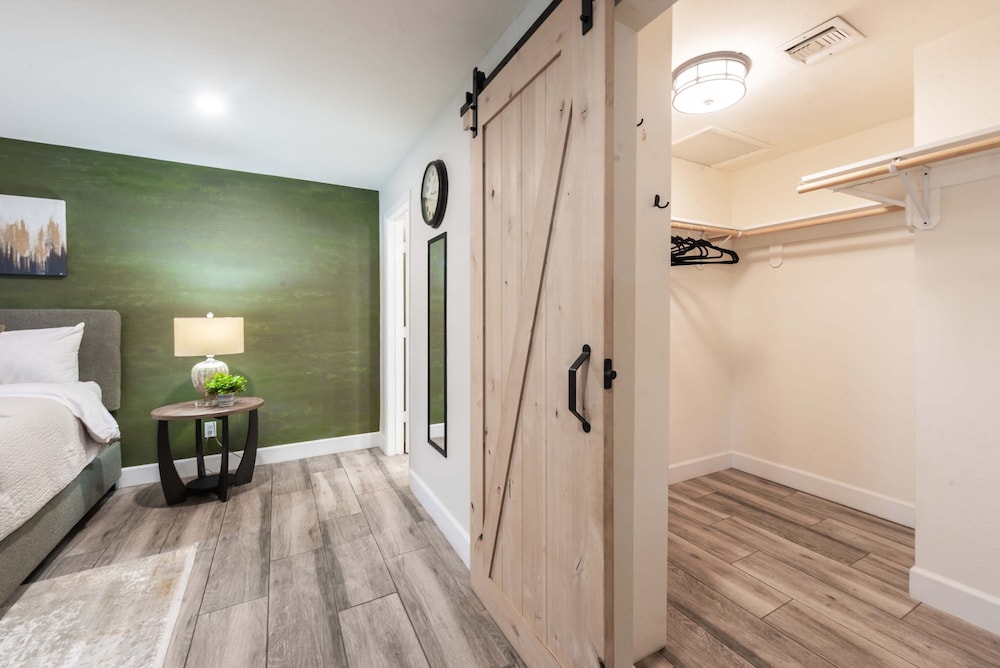 Phoenix 4 BDR Home With Outdoor Entertainment