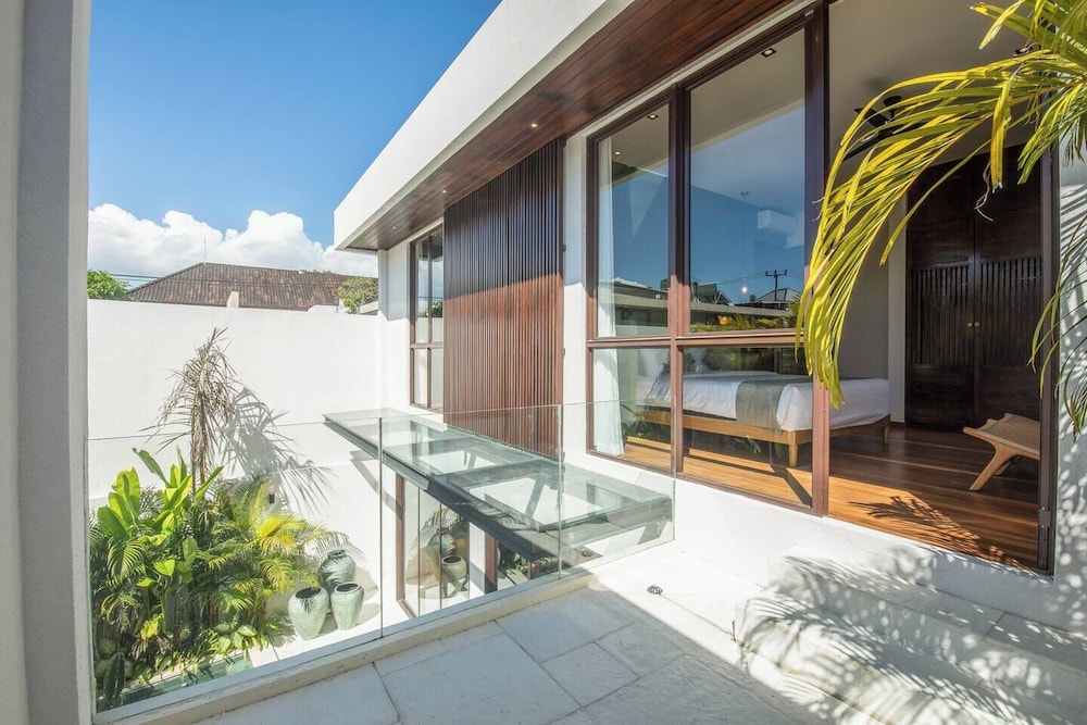 Modern 3BR Villa Enclosed Living