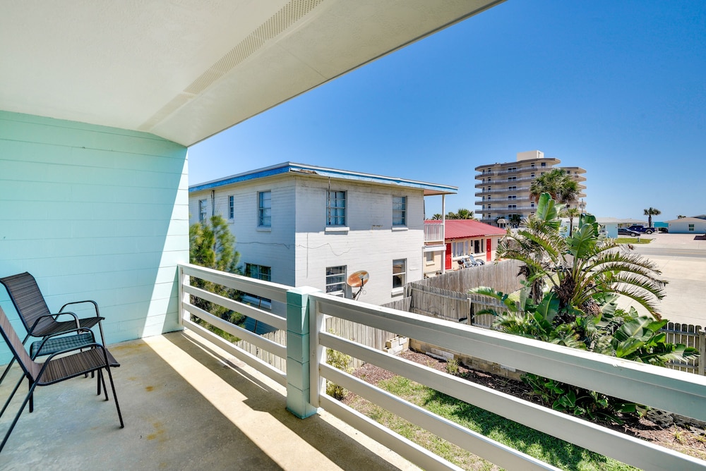 Florida Getaway - Balconies, Grill & Near Beaches!