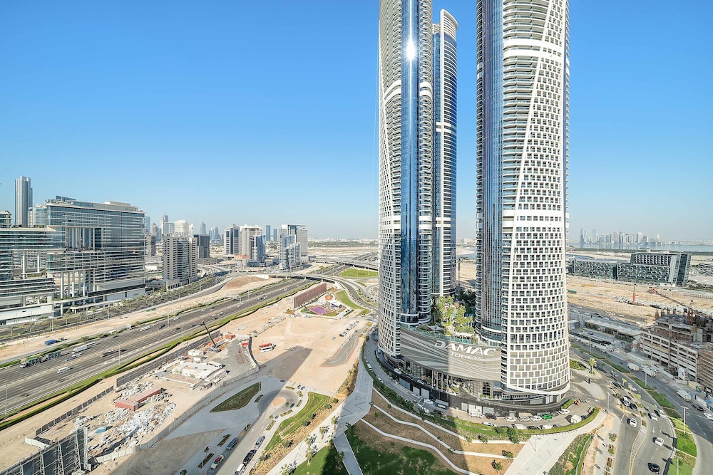 Modern 1BR With Stunning Views in Business Bay