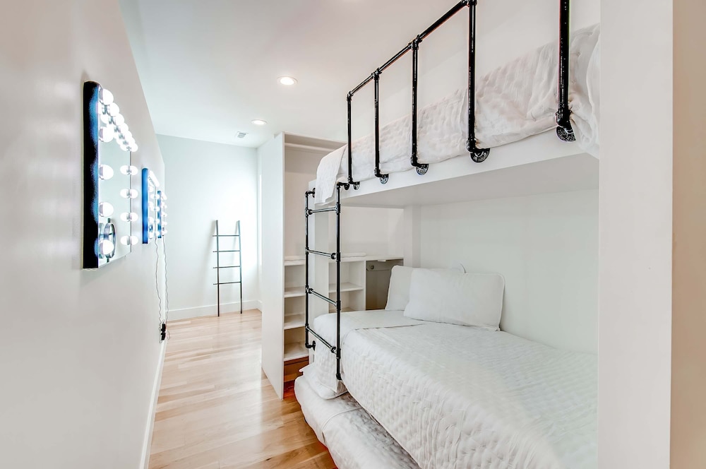 NEW 24 Guests 2 Rooftop Decks Near Downtown