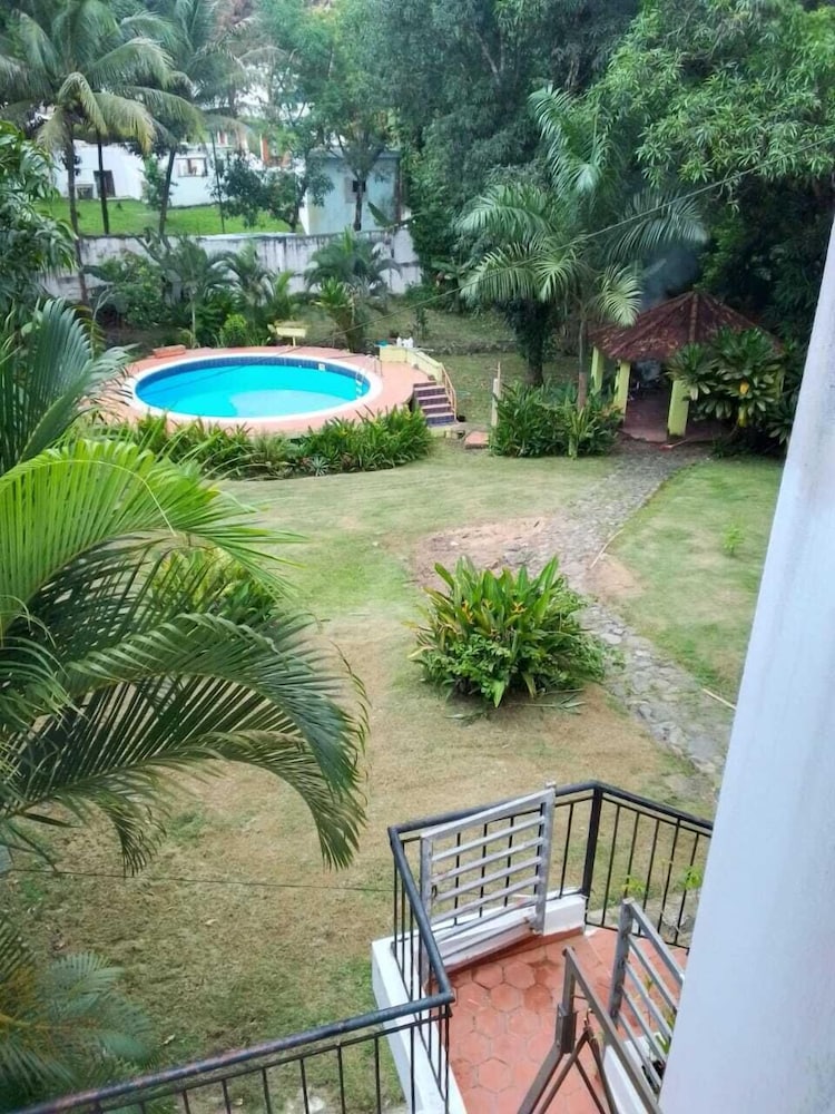 Hotel Tronco Inc