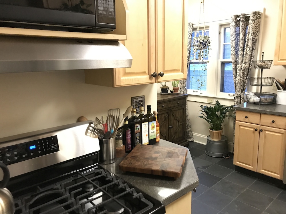 Beautiful Luxury Suite A Shorewood Home