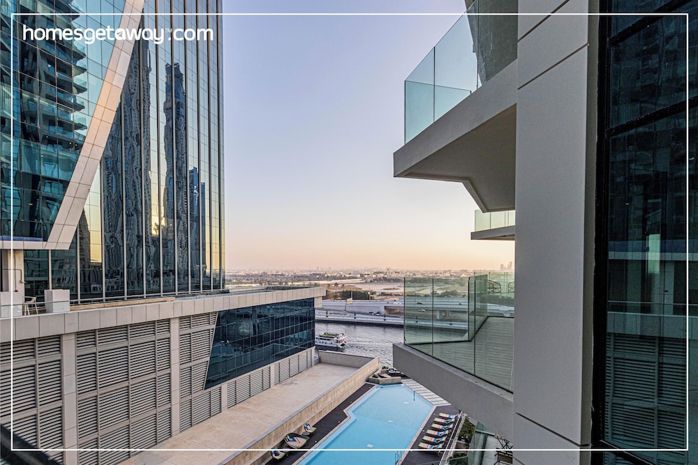 Modern Luxury 1BR Apt with Canal Panorama