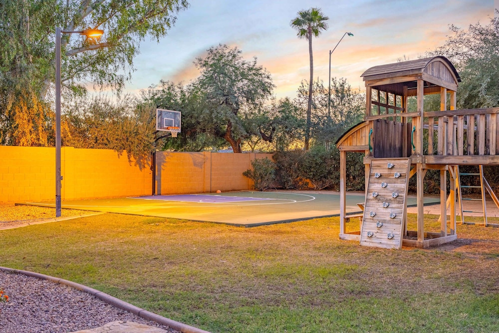 Scottsdale Clubhouse With Pool and Basketball