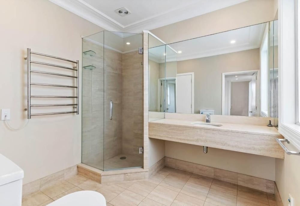 3min to beach 4 bedroom villa