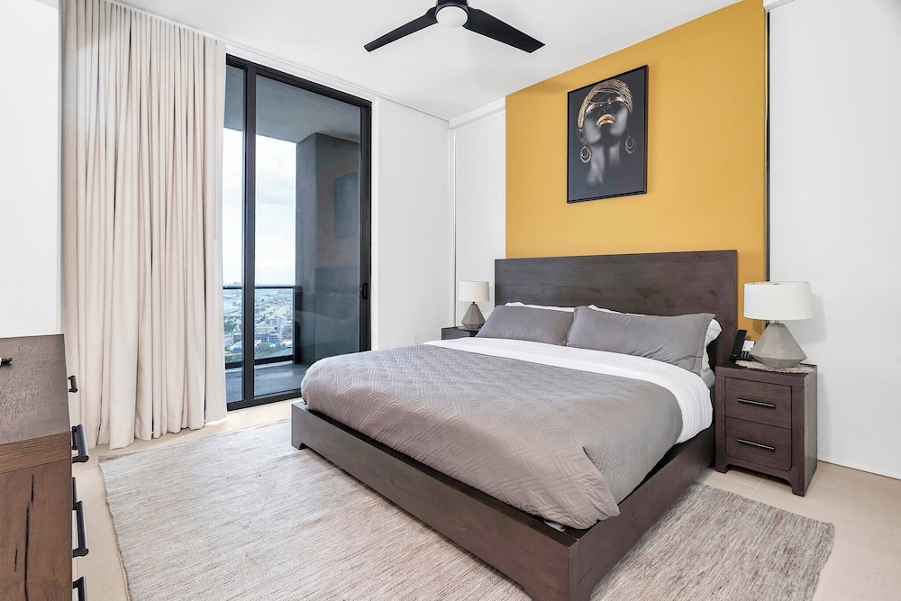 3BR Penthouse Direct, Stunning Water Views