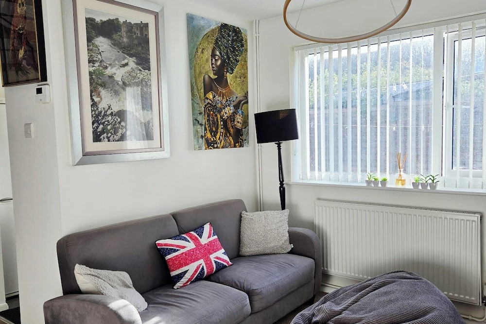 Willow Retreat - House in Burbage- Sleeps2- Garden