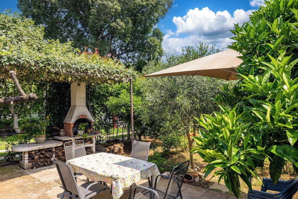 Quiet Garden Apartment Kostrena