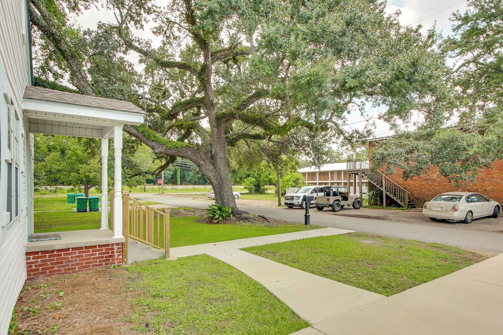 Walk to Beach, Gazebo w/ Hot Tub: Gulfport Gem!