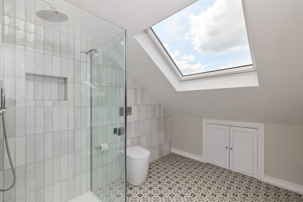 The Roehampton Place - Elegant 5bdr House With Garden Parking
