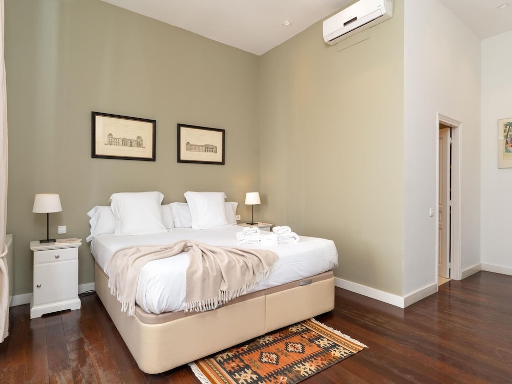 Apartamento de Tres Habitaciones con Terraza 11B