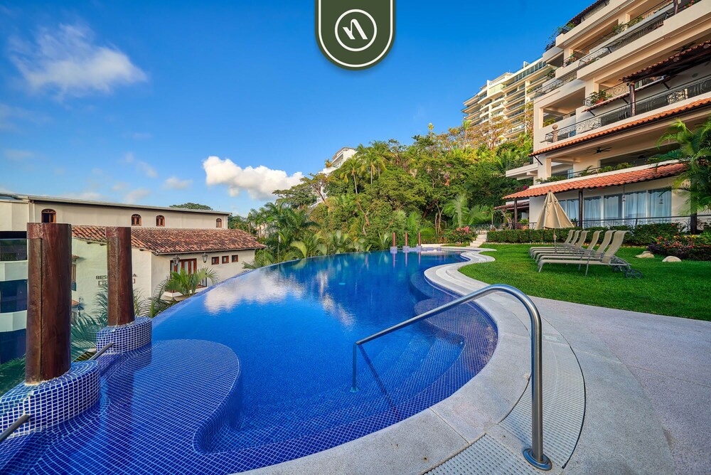 Oceanview 3 BR Condo - Amazing View From Terrace