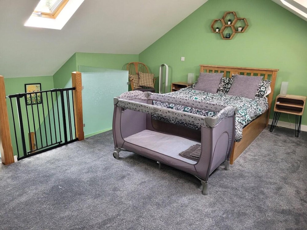 Forest Cedar Lodge, Cinderford, Sleeps 4 view 3
