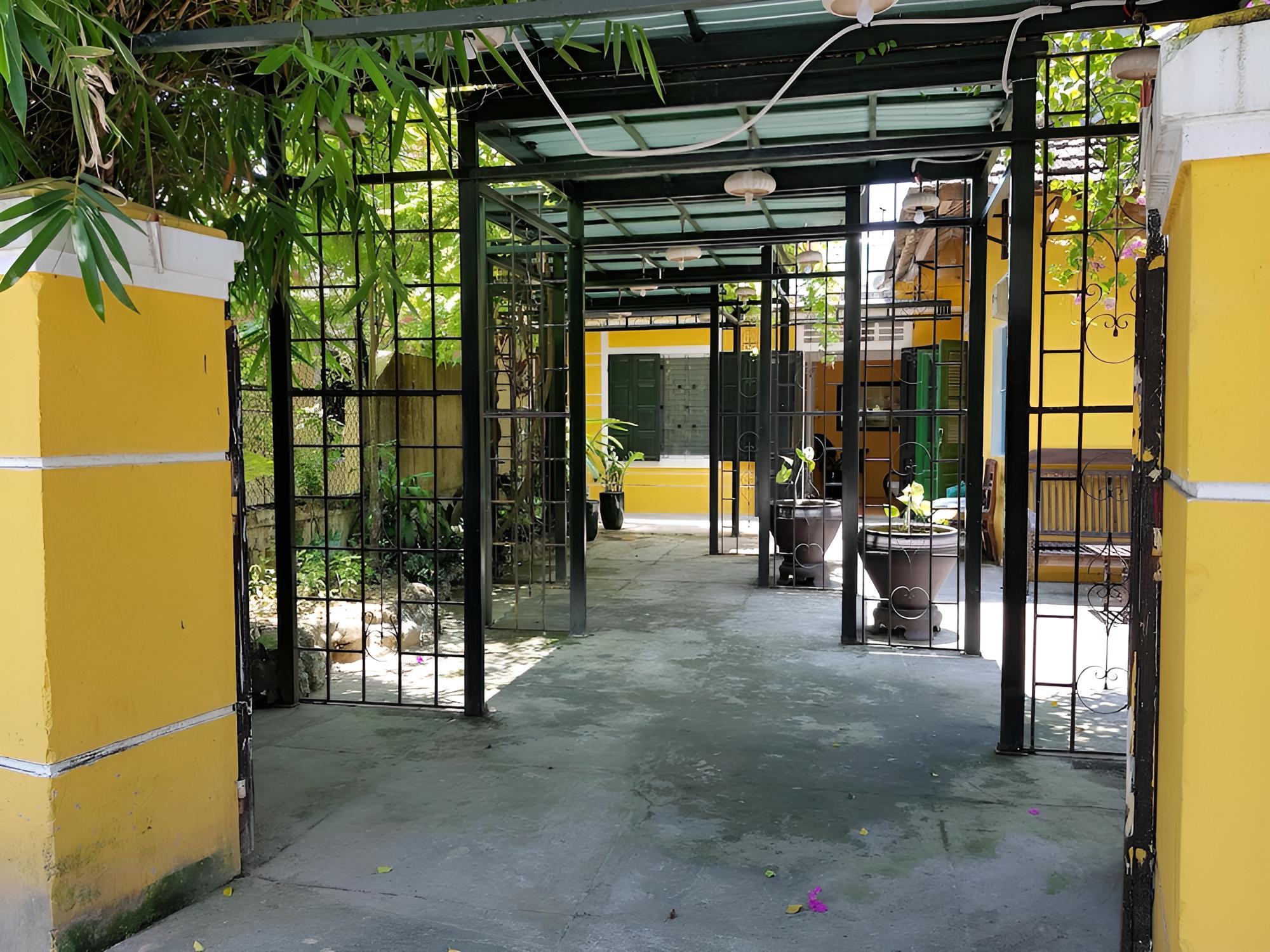 Lotus House