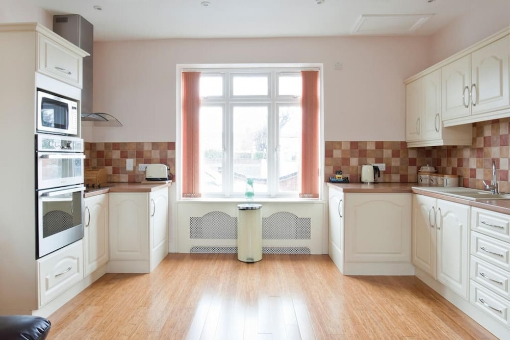 Sapphire - Spacious Apartment Near the Sea view 5