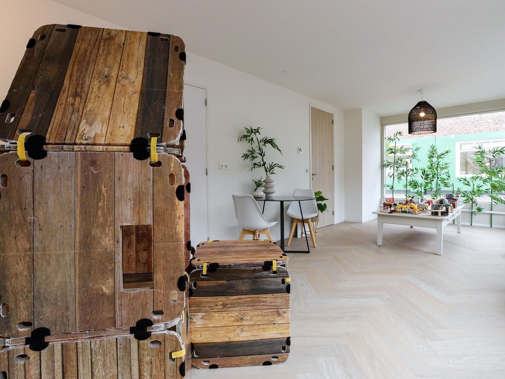 Suite in Vrouwenpolder Near North Sea Beach