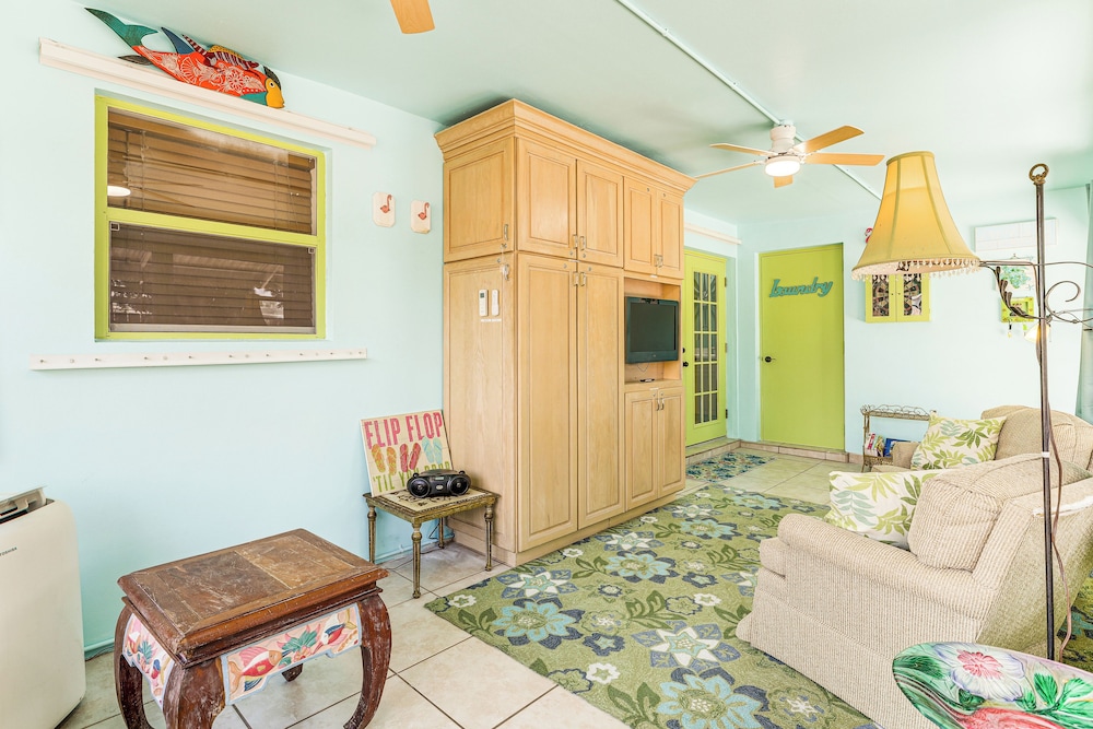 4 Mi to Beaches: Vibrant Stuart Villa w/ Patio!