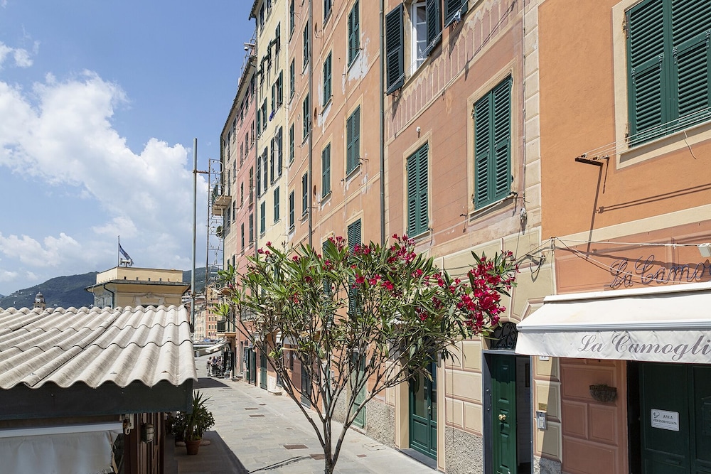 Il Mare di Camogli da un oblò photo 3