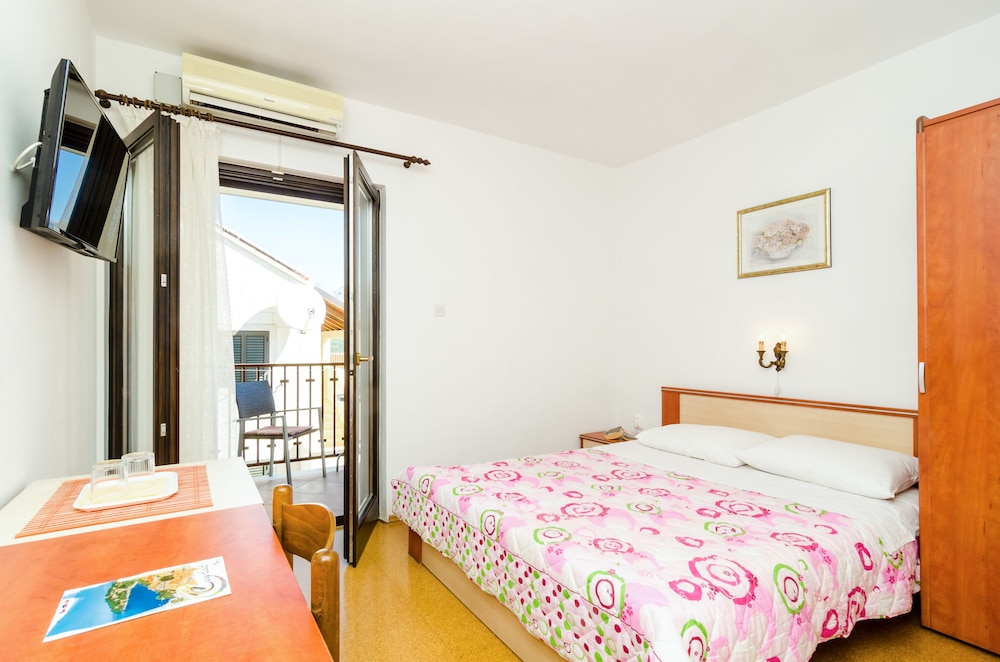 Cina Apartments