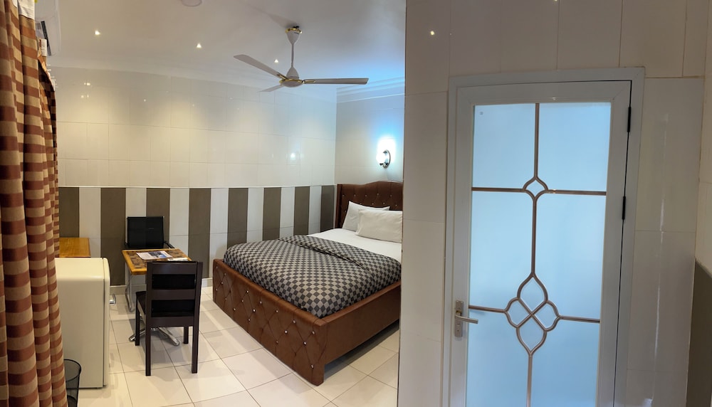 Hinstock Hotel