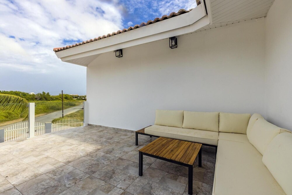 4BR 4BA Villa w Private Pool Eagle Palm Beach