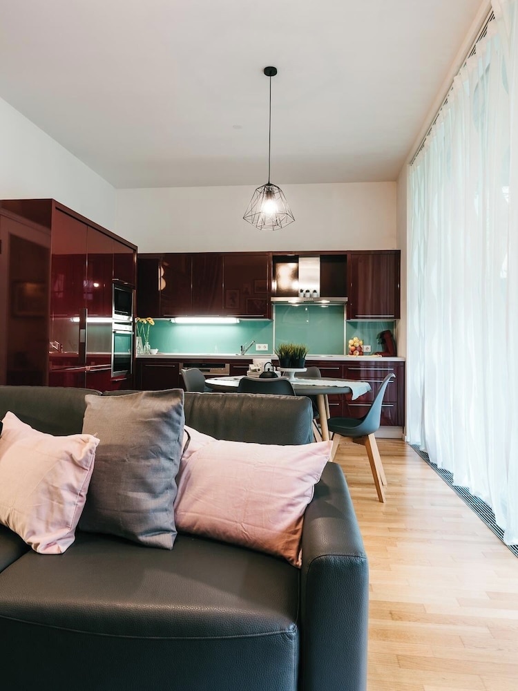 YoHome - Luxury Downtown Apartment