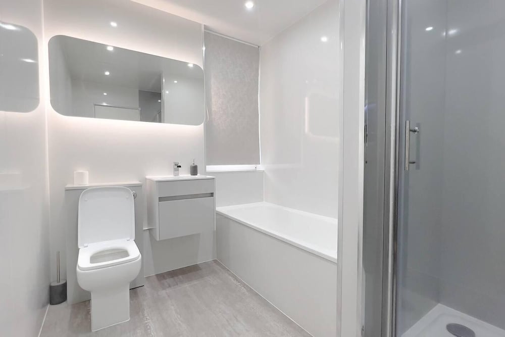 Stunning Luxury Apartment Near Motherwell view 4