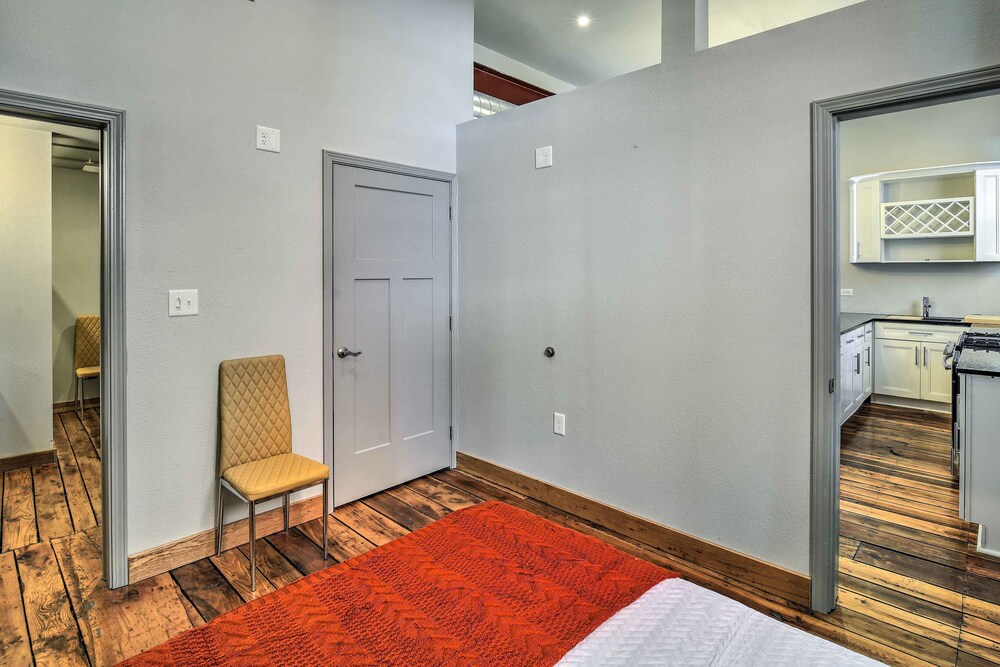 Sleek Wytheville Apartment Near Food + Drink!