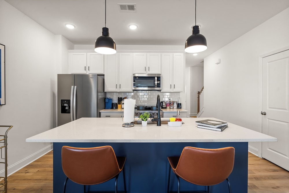 Luxe 3BR Townhouse to Uptown Charlotte