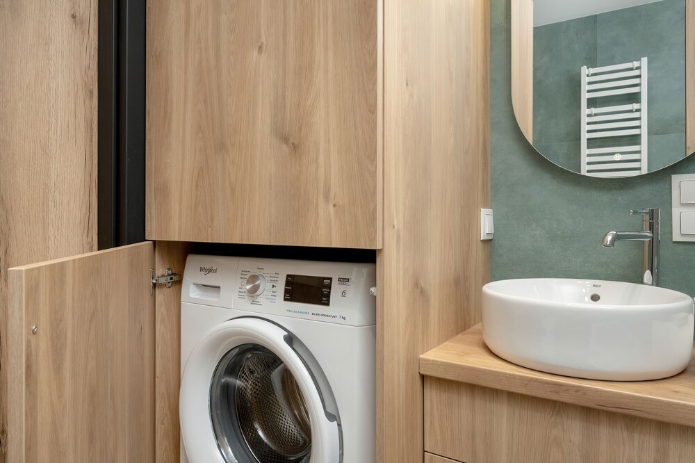 Bright & Peaceful Apartment by Renters