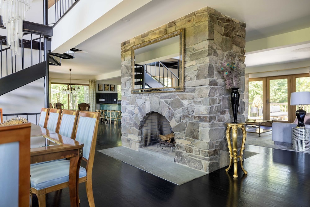 Catskill Estate w Epic Views hot tub