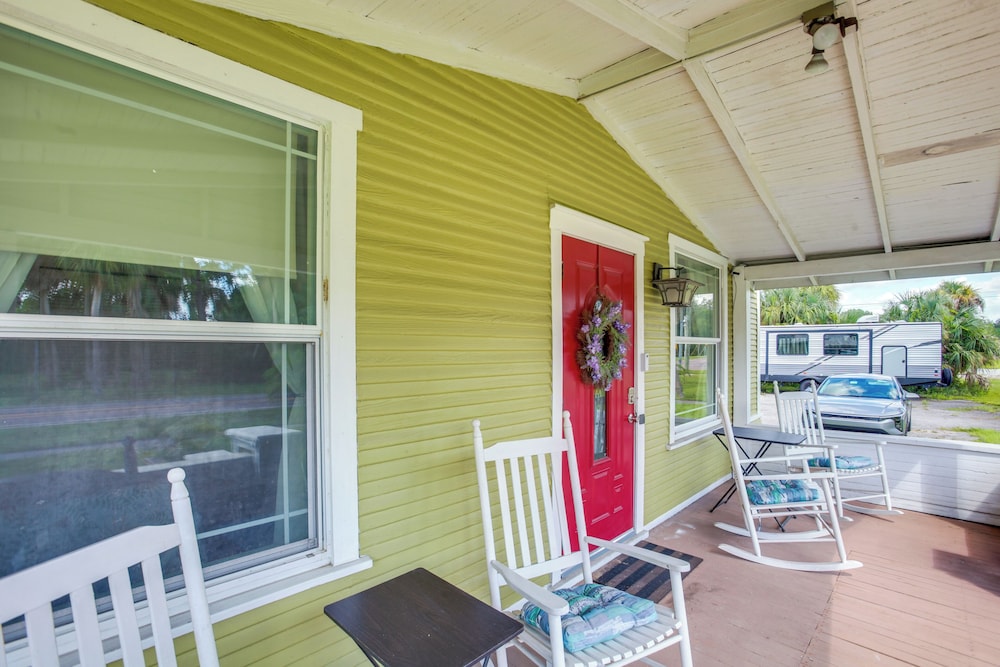 < 1 Mi to Downtown Fort Myers: Tranquil Retreat