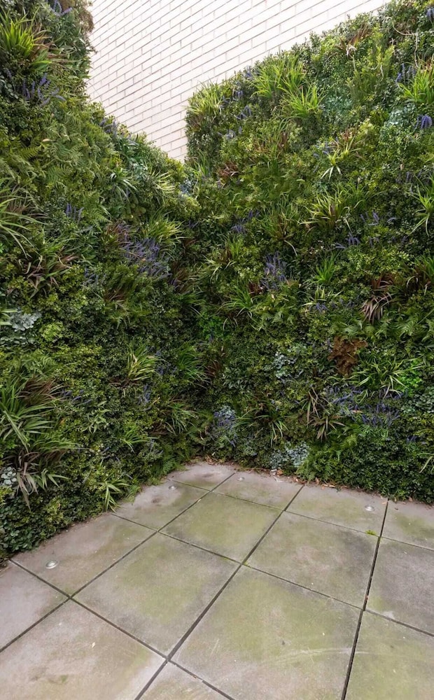 Bright and Stylish 2 Bedroom House in Shoreditch