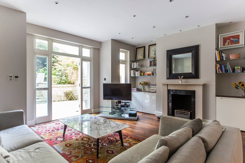 Hans Place II by Onefinestay
