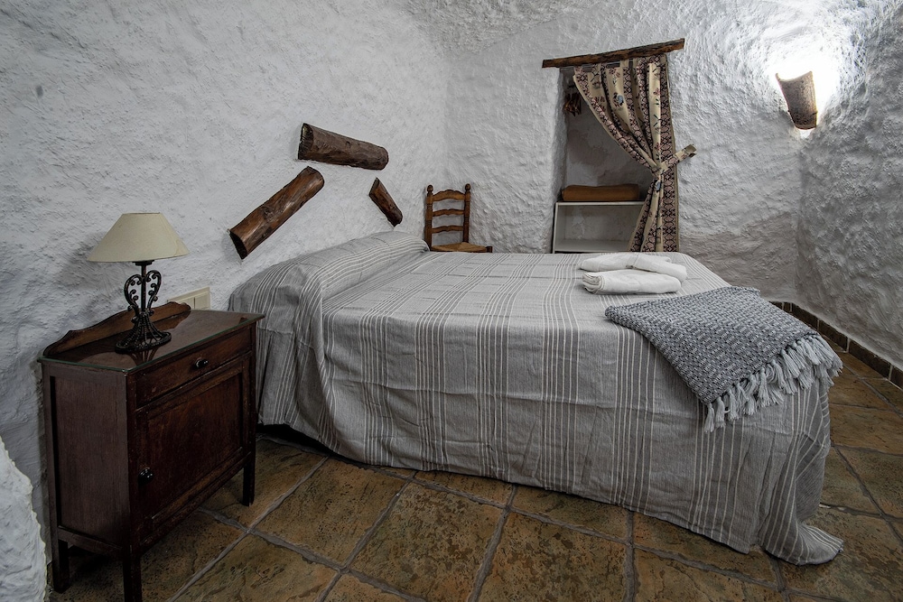 CUEVAS VICTORIA