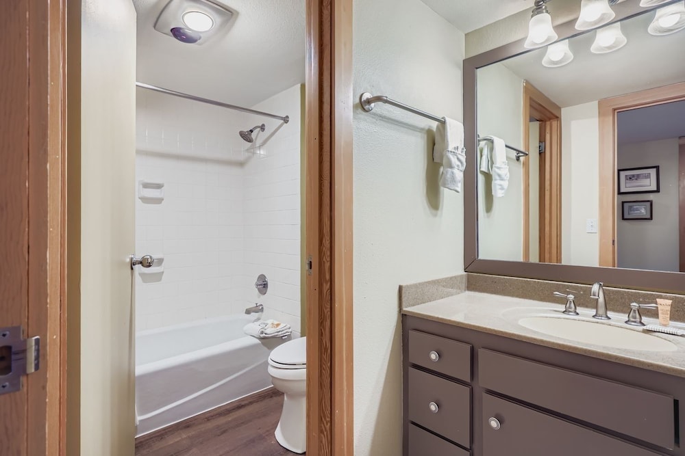 1806 Decatur 2 Bedroom Condo