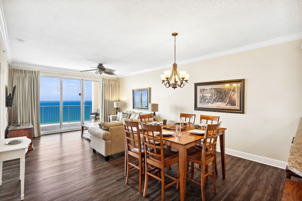 Twin Palms by Book That Condo